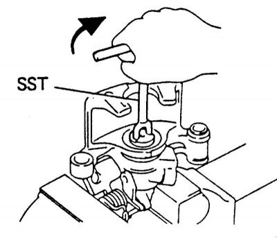 10. Вставить обе тормозные колодки с…