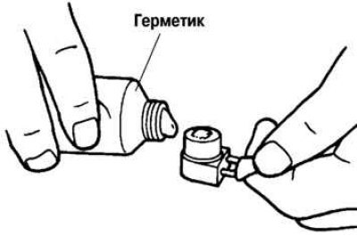 Рис. 8.71. Удаление герметика со стороны…