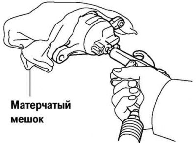 Рис. 6.44. Извлечение поршня из цилиндра