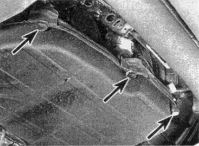 Рис. 32.9. Болты крепления поддона автоматической…