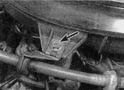 Рис. 3.7, а. Отверните гайки крепления нижней…