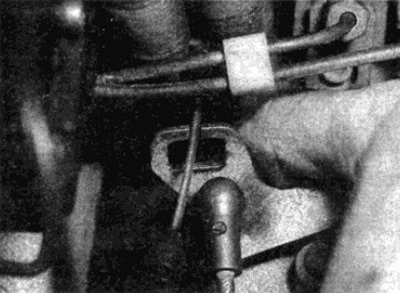 Рис. 7.1, б. ...и освободите трос пропустив его…