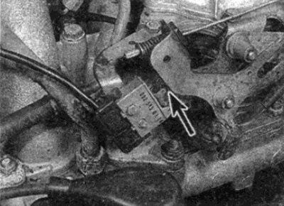 Рис. 7.12, б. Направляющий рычаг должен приводить…