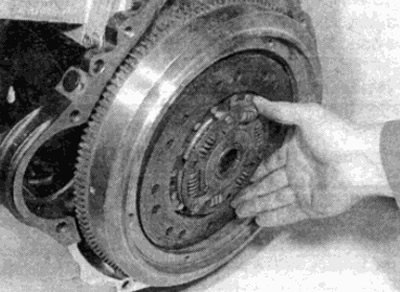 Рис. 2.12. Установите ведомый диск большей…