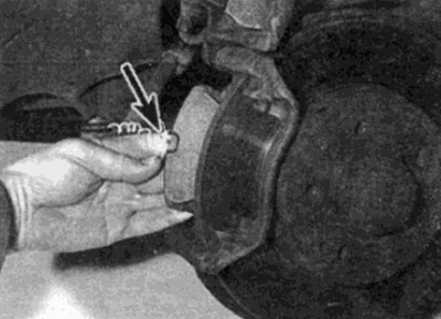 Рис. 4.14. При установке убедитесь, что колодка с…