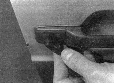 Рис. 24.4, а. Поверните ключ на 60° в обратную…