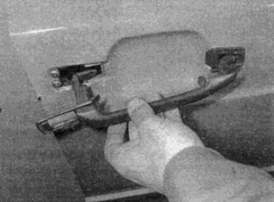 Рис. 24.5. Снимите наружную ручку