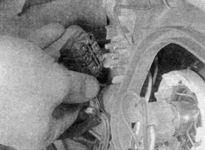 Рис. 13.6, б. ...и многоконтактный разъем