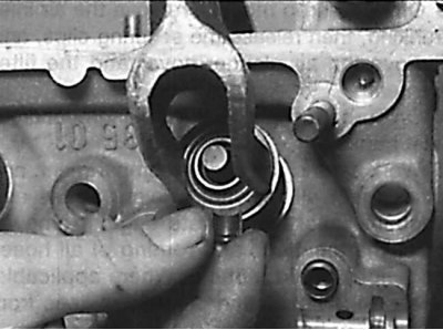 Снятие сухарей с торца клапана