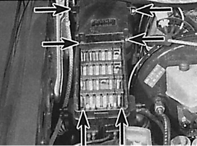 Расположение винтов крепления крышки блока реле