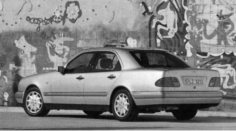 Рис. 1.2. Автомобиль Mercedes Е-класса (вид сбоку)