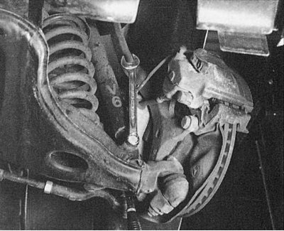 Рис. 7.10. Нижнее крепление на нижнем поперечном…