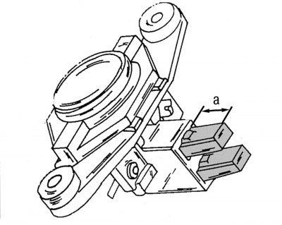 Рис. 309. Замер длины щеток (а — не менее 5,0 мм)