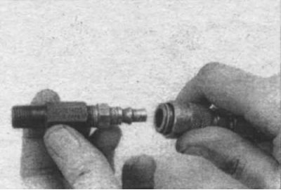 5.4 Переходник, ввинчивающийся в отверстие свечи…