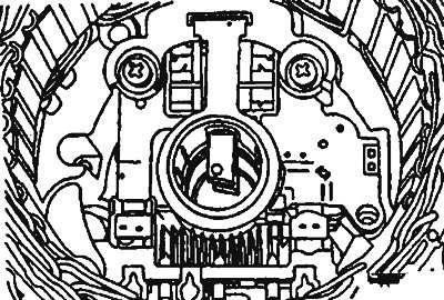 Рис. 7.12. Новая щетка устанавливается в…