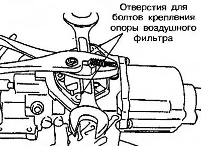 Рис. 10.41. Снятие стопорной пластины