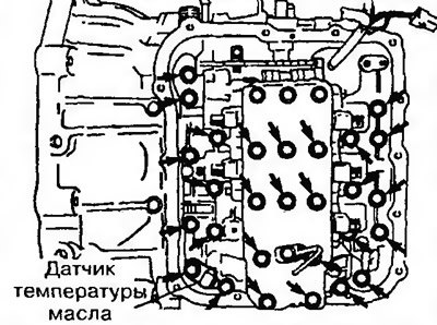 Рис. 11.262. Открутите 28 болтов крепления блока…