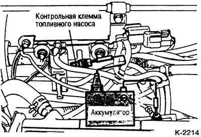 Подключить к контрольной клемме топливного насоса…