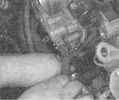 4. Отсоедините шланг охладительного тракта от…