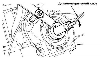 6. Снимите наружную насадку и динамометрическим…