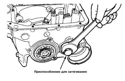 6. Установите сборку промежуточной шестерни…