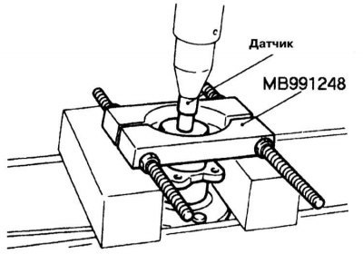 7. В случае необходимости (модели с ABS) снимите…