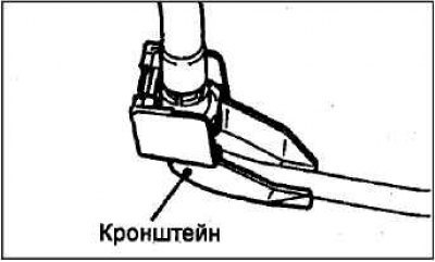 Если фланец шланга заедает при повороте, причиной…