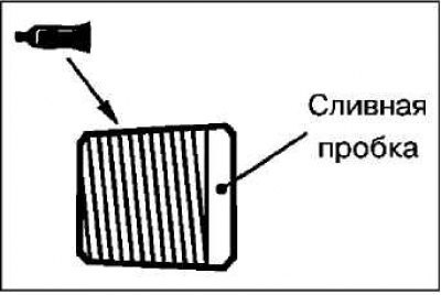 Смажьте герметиком резьбовую часть сливной пробки…