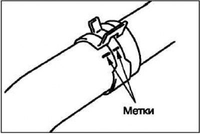 Нанесите метки спаренности на верхнем шланге…