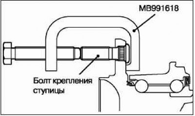 Снимите суппорт в сборе и подвесьте его на…