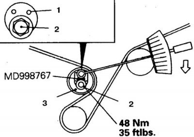 17. Отпустите болт натяжителя (2).