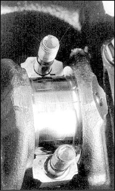 Считывание зазора после снятия крышки по шкале на…