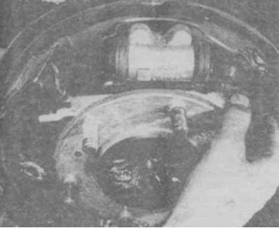 5.8 Снятие распорки колодок