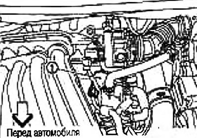 1. Снимите катушку зажигания цилиндра №4 (1).