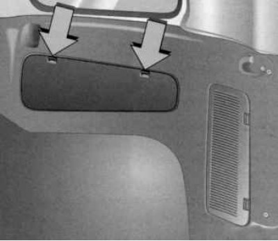 Домкрат и автомобильный инструмент находятся в багажнике, в сумке под запасным колесом.