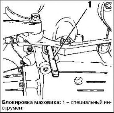 Снимите натяжитель поликлинового ремня, отвернув…