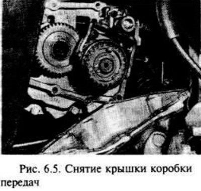 Поместите подходящую емкость под крышку коробки…