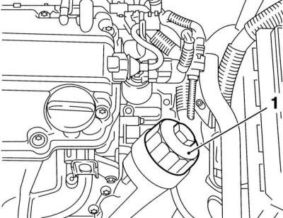 1. На двигателях 1.7 л DOHC фильтр расположен на…
