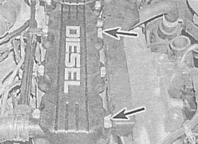 2. Ослабьте хомуты и отсоедините шланги системы…