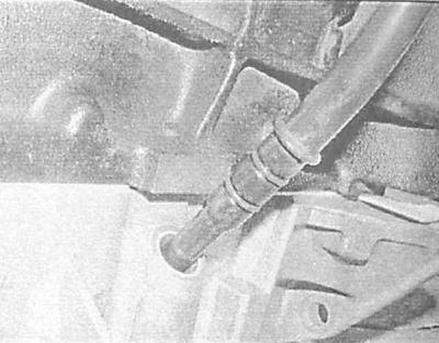 4. На двигателях 1.7 л SOHC извлеките…