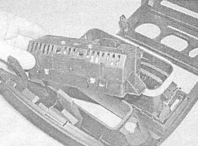 9. Снимите блок многофункционального дисплея.