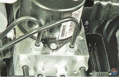 3. Осмотрите соединения трубопроводов с…