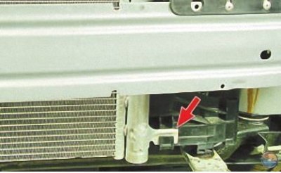 8. Сдвиньте конденсор немного вверх и выведите из…