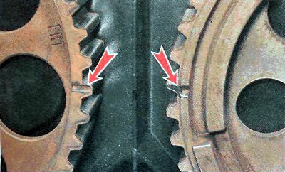 8. Ключом TORX Е18 с удлинителем вращаем…