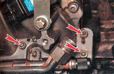 9. Отворачиваем ключом TORX Т30 три болта…