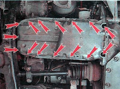 5. Ключом TORX E10 с удлинителем отворачиваем…