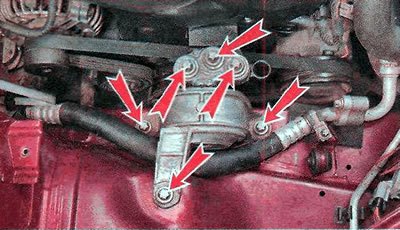 4. Ключом TORX E11 отворачиваем три болта…