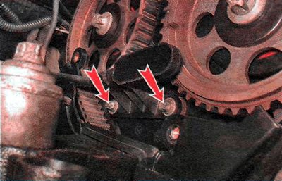 5. Ключом TORX Т30 выворачиваем два болта…