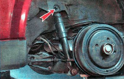 4. Ключом TORX Е20 отворачиваем верхний болт…