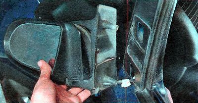 8. Поднимаем зеркало немного вверх и снимаем его,…